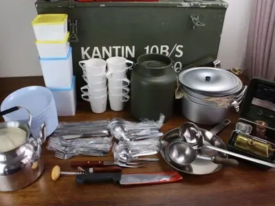 Matériel de cuisine de camping militaire