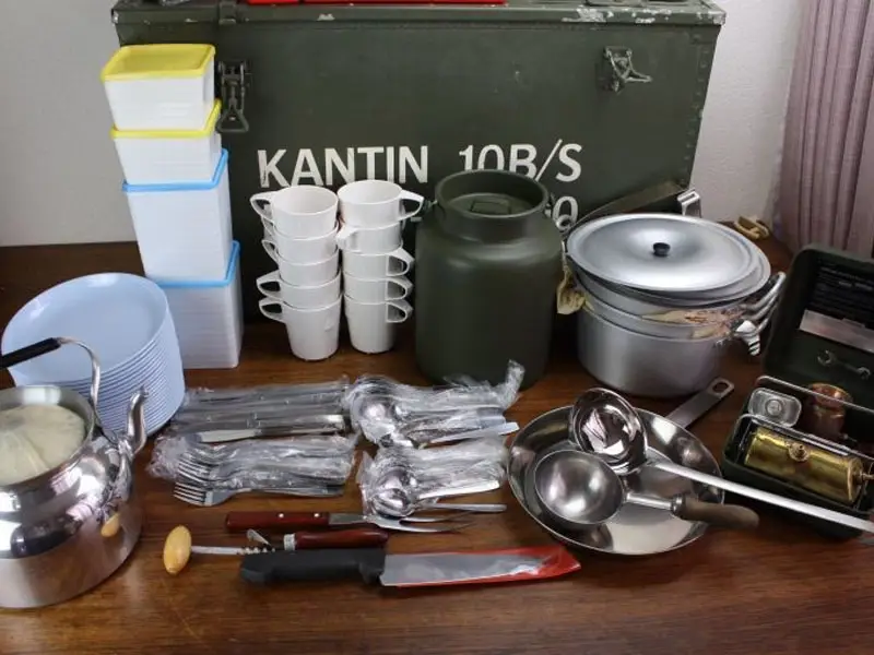 Matériel de cuisine de camping militaire